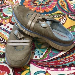 Skechers memory foam sport slip on tennis shoe